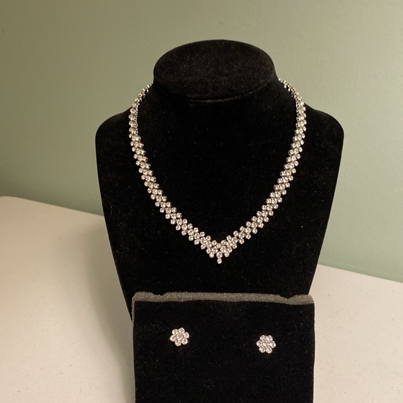 Avon Rhinestone Choker and Pierced Earrings Set - Picture 5 of 6